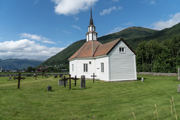 Fototapeta na wymiar Rosenkirche in Stordal, Norwegen