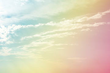 A soft fog cloud background whith a pastel colored orenge to blue gradient