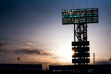 夕焼けの球場スタンド
