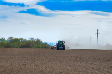 Obraz premium farmer seeding