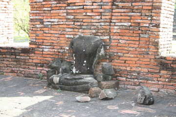 Buddha Figur ohne Kopf