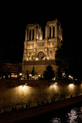 Fototapeta na wymiar Notre-Dame Cathedral at Night