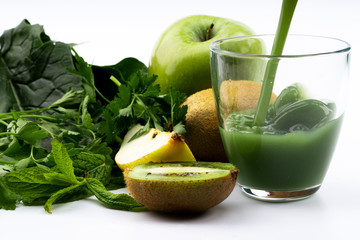 healthy and alkaline vegetables smoothie