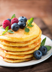 Stack of pancakes with fresh berries, close-up.
