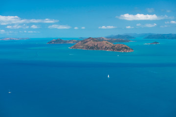 Luftaufnahme beim Helikopter-Rundflug über Whitsunday Island © jeho.photography