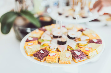 Assortiment de toasts pour un buffet