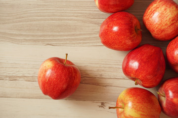 Apple and wood grain copy space.  リンゴと木目のコピースペース