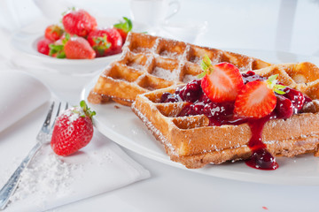Waffeln mit Erdbeeren