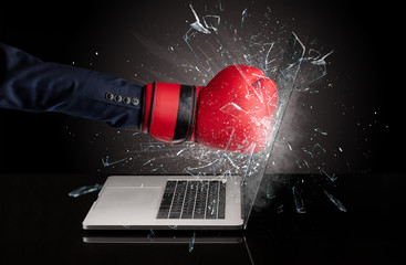 Strong arm boxing laptop screen strongly 
