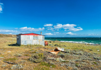 Fototapeta premium Fisherman's cottage near the coast in Tierra del Fuego