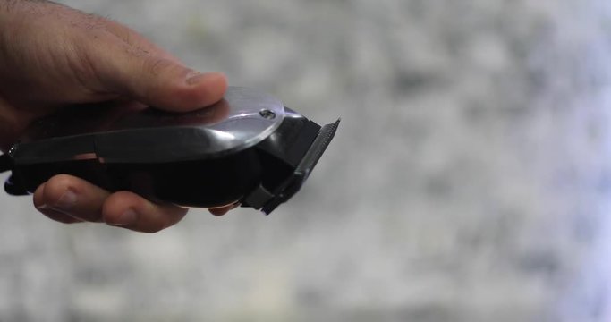 Cleaning the Razor