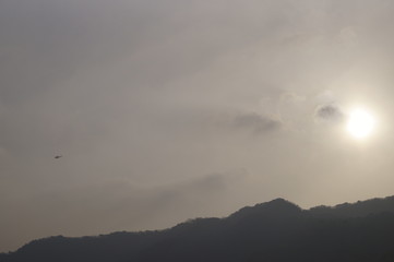 산과 태양