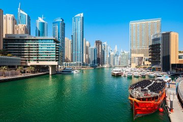 Fototapeta premium Dzielnica Dubai Marina w Dubaju, ZEA