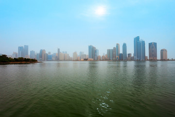 Obraz premium Panoramę centrum miasta Szardża, Zjednoczone Emiraty Arabskie