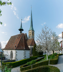 Fototapeta na wymiar view of the historic church of Saint Oswald in the city of Zug on a beautiful spring evening