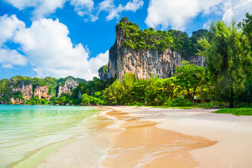 Clear water beach in Thailand - obrazy, fototapety, plakaty