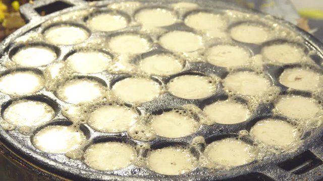 khanom khrok, Knmcrk, Thai sweetmeat, made from coconut milk with sugar and flour
