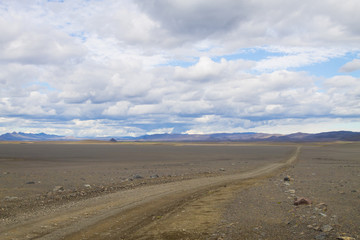 Fototapeta na wymiar Dirt road along central highlands of Iceland.