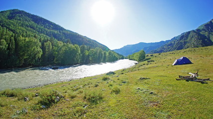 Fototapeta na wymiar Altai river and mountains