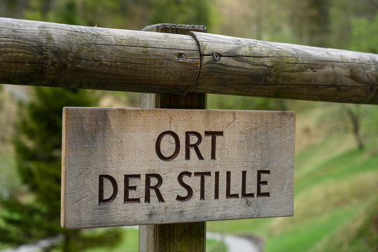 "Ort der Stille"-Tafel, Flüeli-Ranft, Obwalden, Schweiz