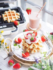 イチゴワッフルパンケーキでティータイム