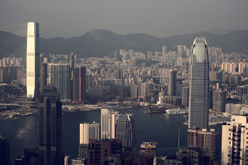Fototapeta na wymiar hong kong skyline at evening
