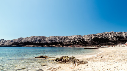 Obraz premium The bay of Baska in a sunny day