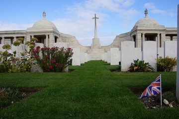 Dud Corner Cemetery, Loos Memorial