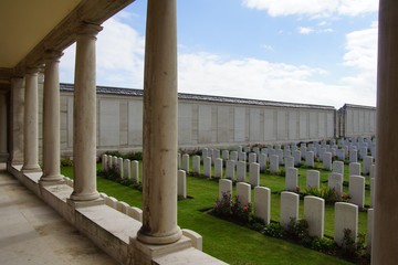 Dud Corner Cemetery, Loos Memorial