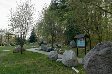 &Uuml;bersicht &uuml;ber den geologischen Gesteinsgarten &Uuml;ckeritz auf der Insel Usedom