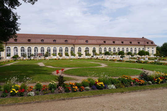 Barocker Rasen vor Orangerie Ansbach