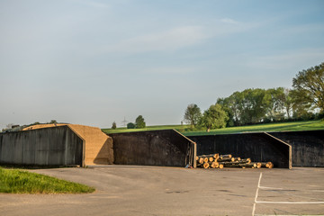 Fototapeta na wymiar Landwirtschaftliche Gebäude