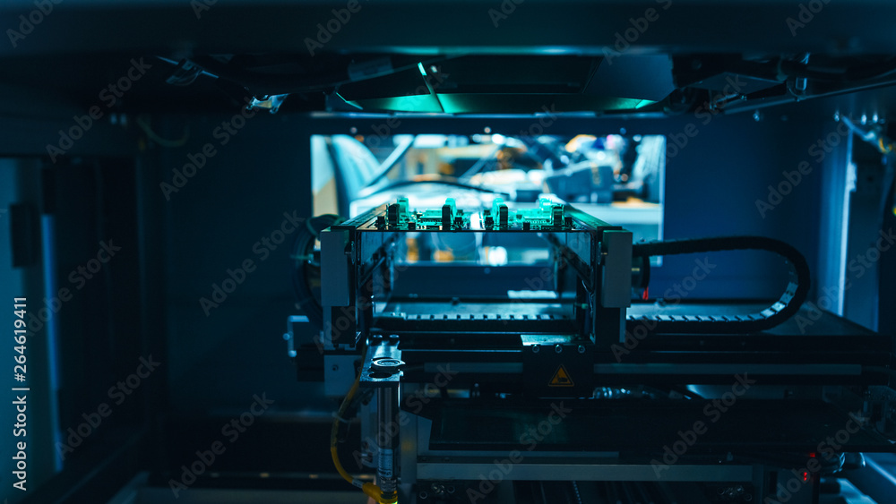 Aufkleber automated robotic industrial equipment is testing electronic printed circuit board and accept it wit