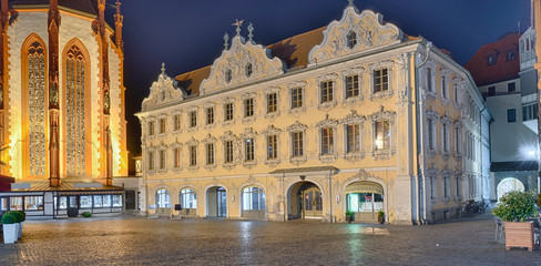 Naklejka premium Würzburg Marienkapelle Falkenhaus Nacht beleuchtet