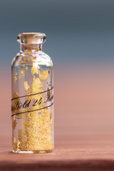 24 Karat Gold in kleinem Fläschchen mit Korken (Blattgold)