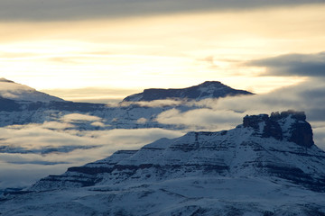 Obraz na płótnie Canvas Snow covered Drakensbergen near Underberg in South-Africa. Seldom seen so much snow here.