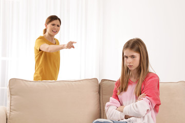 Obraz premium Mother scolding her teenager daughter at home