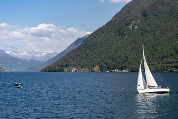 In barca sul lago