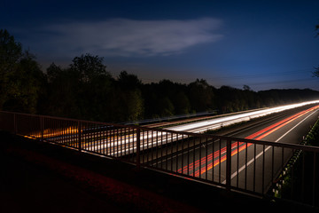 Brücke an der Autobahn, road, nacht, himmel, stadt, anreisen, zug, hauptstraße, transport,...