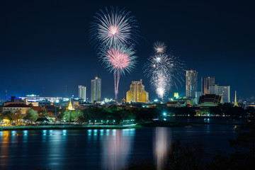 Fototapeta na wymiar fireworks in cityscape at night