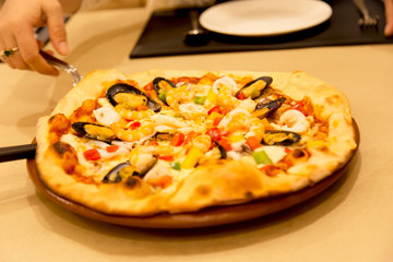 1 page seafood pizza to eat