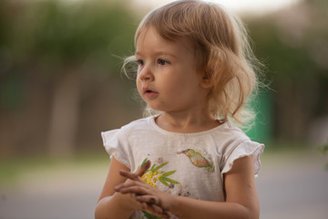 niña rubia bella beba inocente familiar