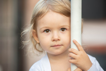 niña rubia bella beba inocente familiar