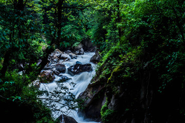 Obraz premium Khirganga tracking. Waterfall in slow shutter speed