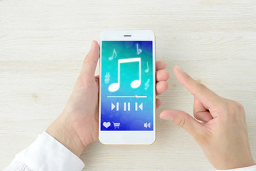 スマホでミュージックアプリを使う
