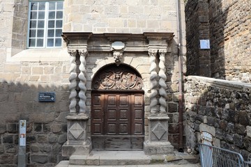 Ville Le Puy en Velay en Haute Loire - Auvergne - Porte de la Chapelle des Pénitents - 16 ème...