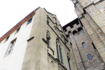 Fototapeta na wymiar Ville Le Puy en Velay en Haute Loire - Auvergne - Hotel Dieu - Ancien hôpital du 11 ème siecle