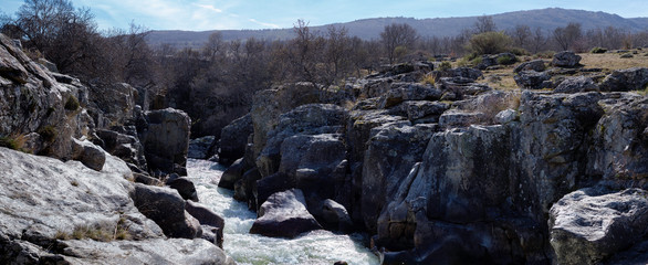 PANORAMIC OF THE COURSE OF THE RIVER OPENING UP THROUGH THE THROAT OF LOZOYA