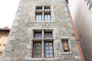 Ville Le Puy en Velay en Haute Loire - Auvergne - Facades d'immeubles typiques