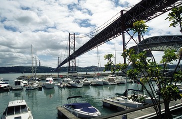 Obraz premium brücke in lissabon,